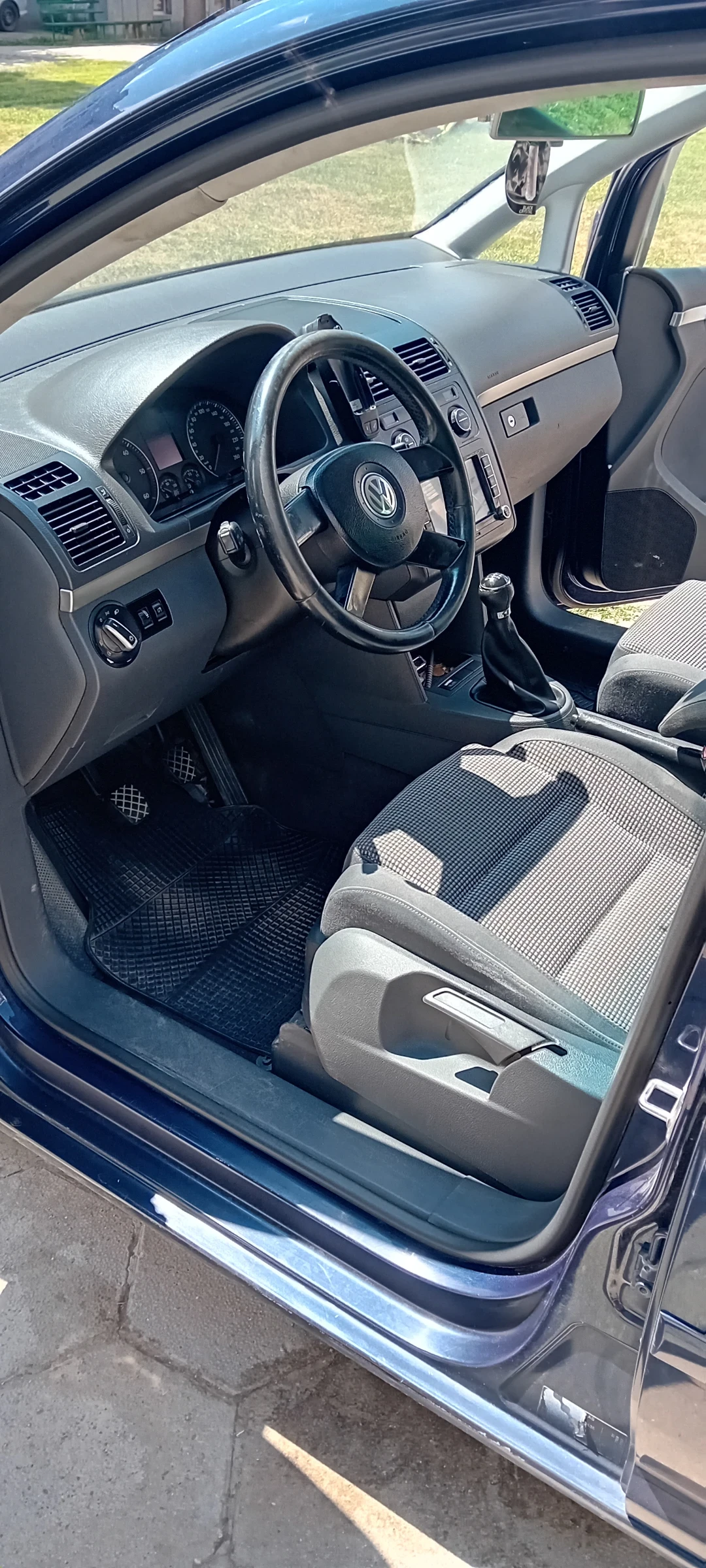 VW Touran, снимка 3 - Автомобили и джипове - 55412998