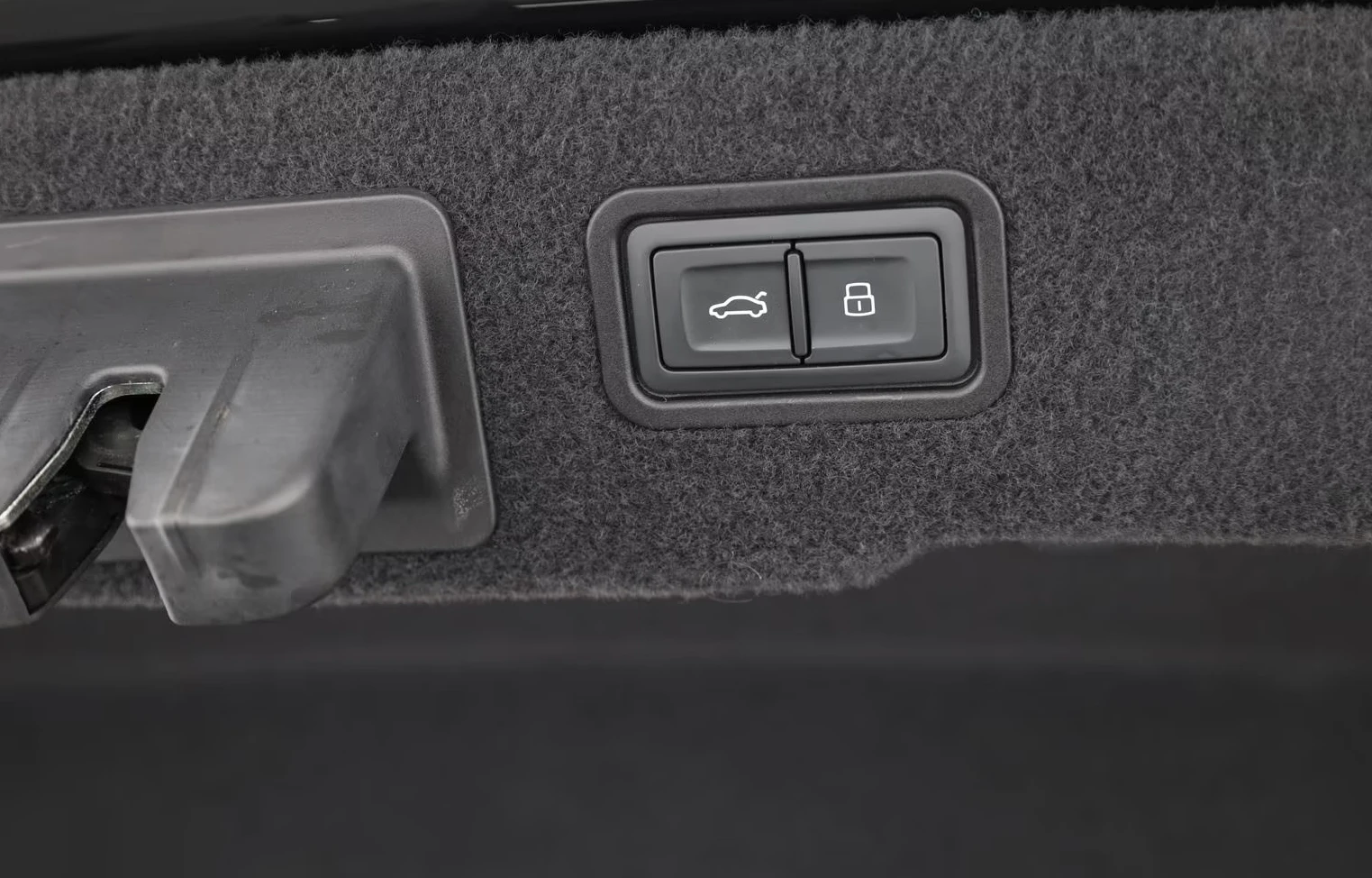 Audi 80 QUTTRO/571HP/HUD/360/PANO/ACC/KLESS/704z, снимка 15 - Автомобили и джипове - 55491617