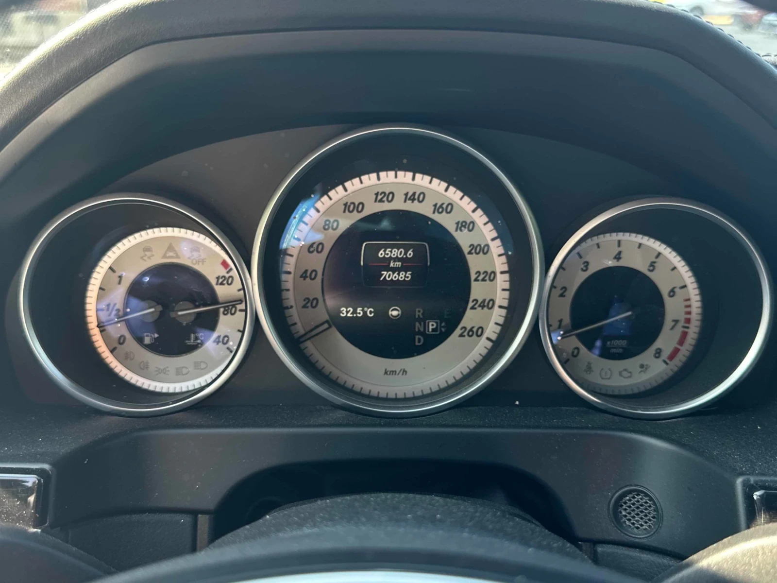 Mercedes-Benz E 400 4MATIC* HARMAN KARDON* Extended leather* CARFAX , снимка 7 - Автомобили и джипове - 55504428