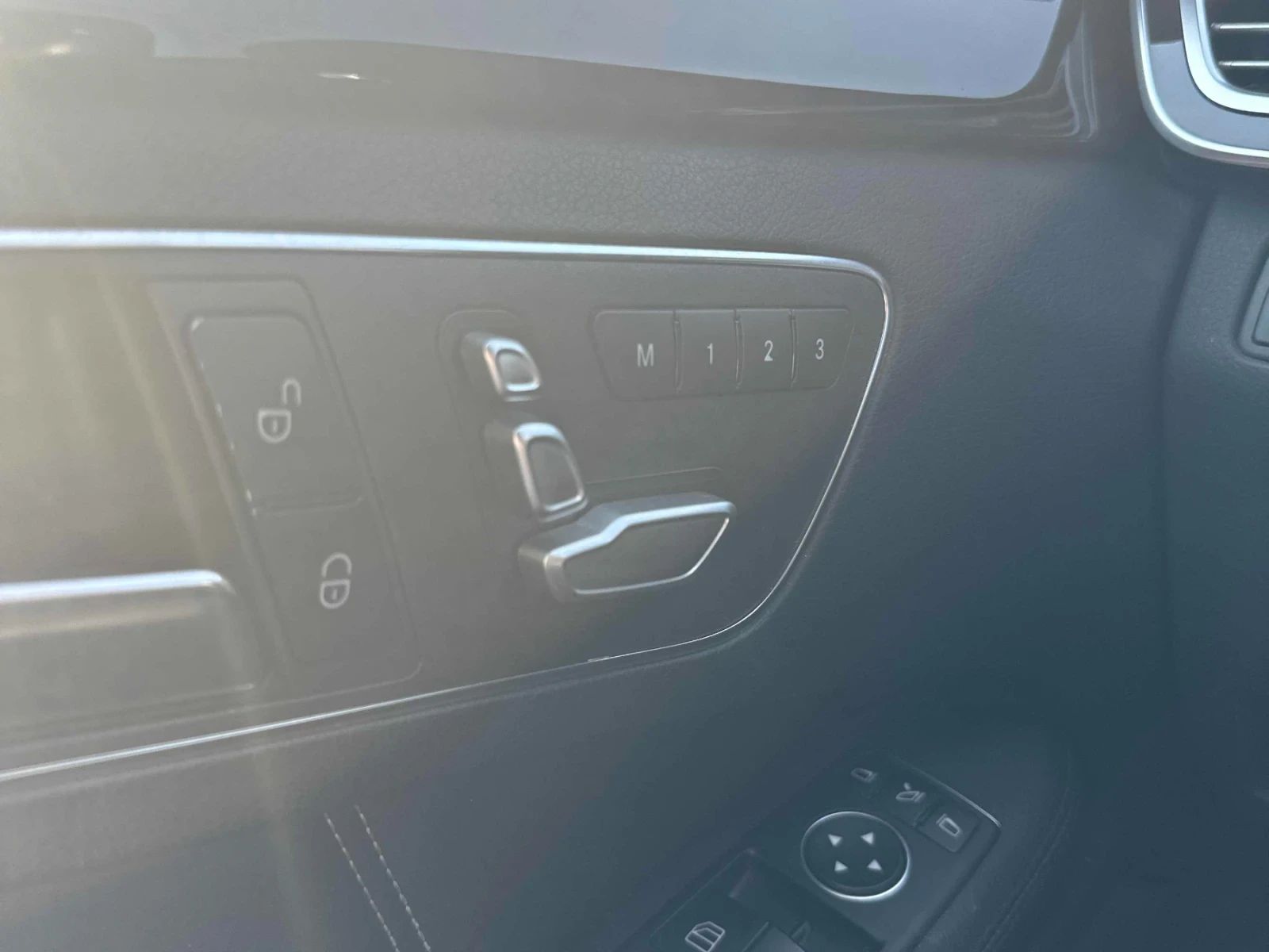 Mercedes-Benz E 400 4MATIC* HARMAN KARDON* Extended leather* CARFAX , снимка 10 - Автомобили и джипове - 55504428