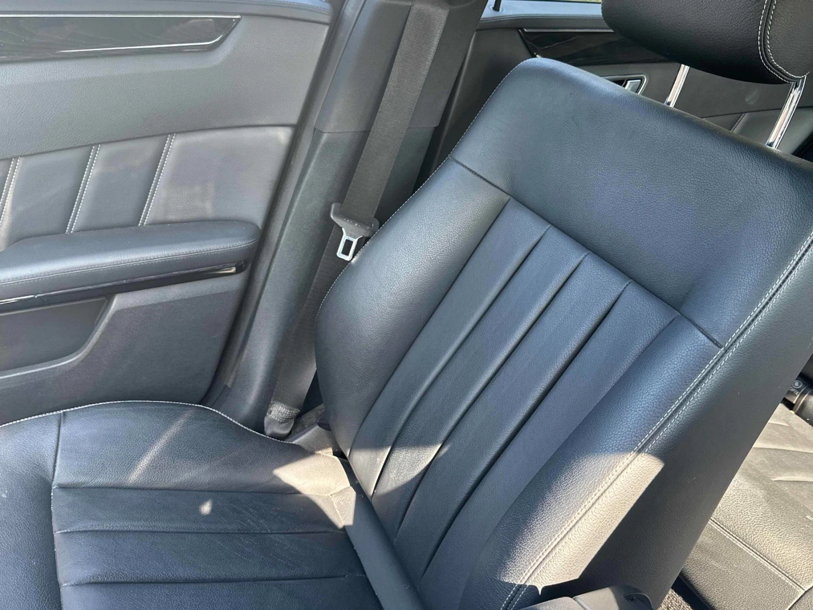 Mercedes-Benz E 400 4MATIC* HARMAN KARDON* Extended leather* CARFAX , снимка 9 - Автомобили и джипове - 55504428