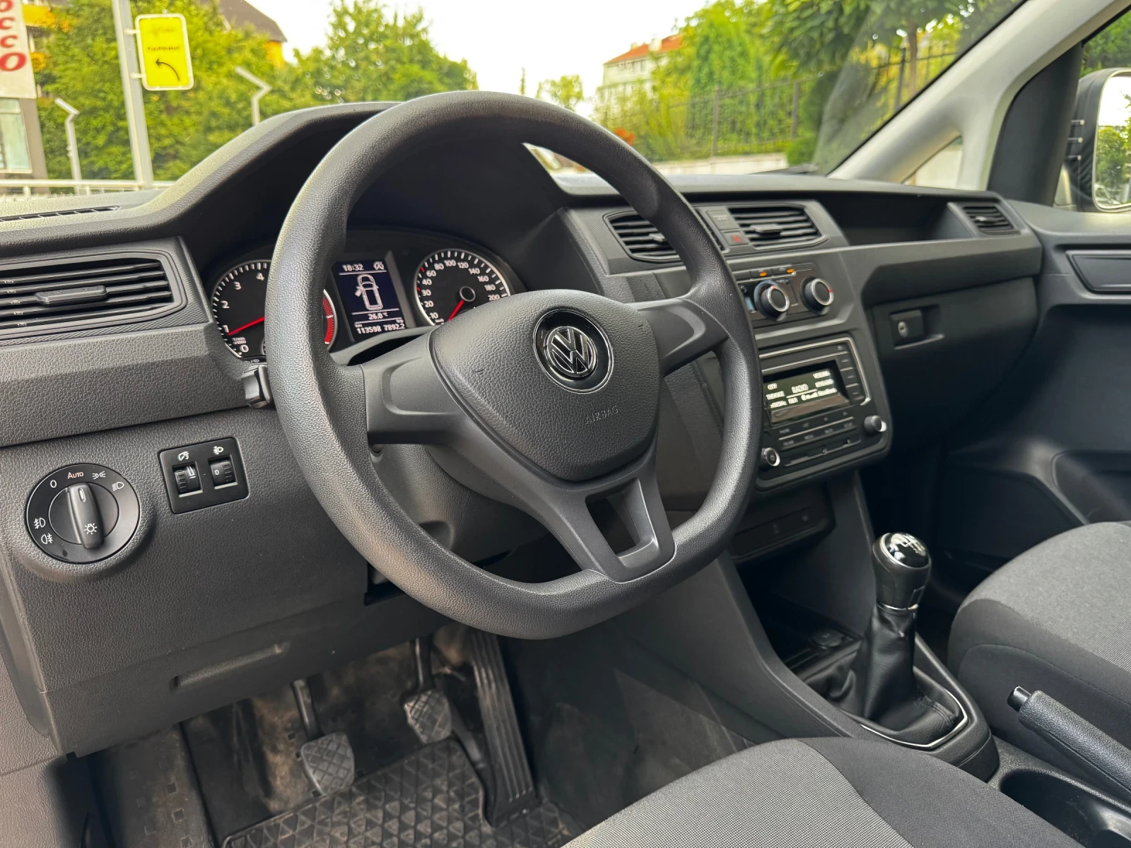 VW Caddy, снимка 3 - Автомобили и джипове - 56627535