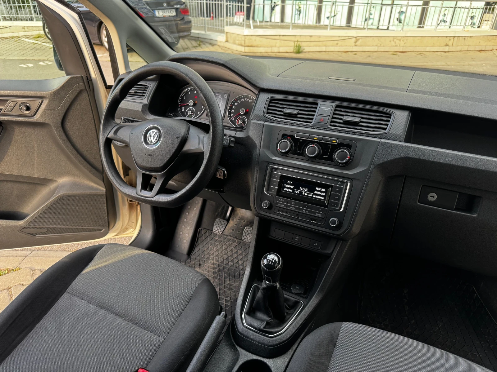 VW Caddy, снимка 2 - Автомобили и джипове - 56627535