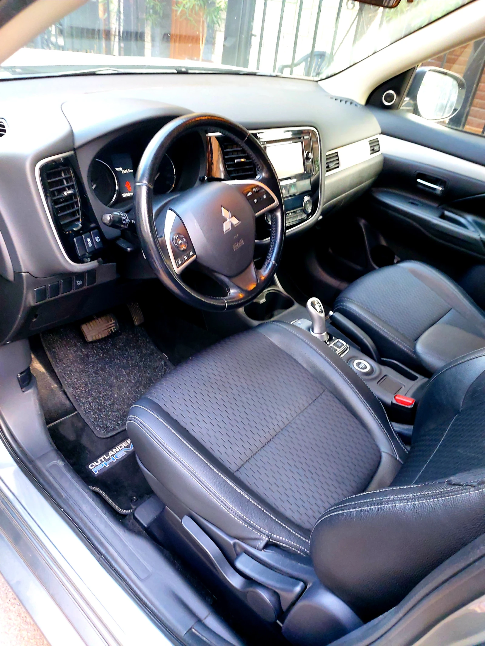 Mitsubishi Outlander 2.0 Phev  Plug in hibrid | Mobile.bg � ����������� 12