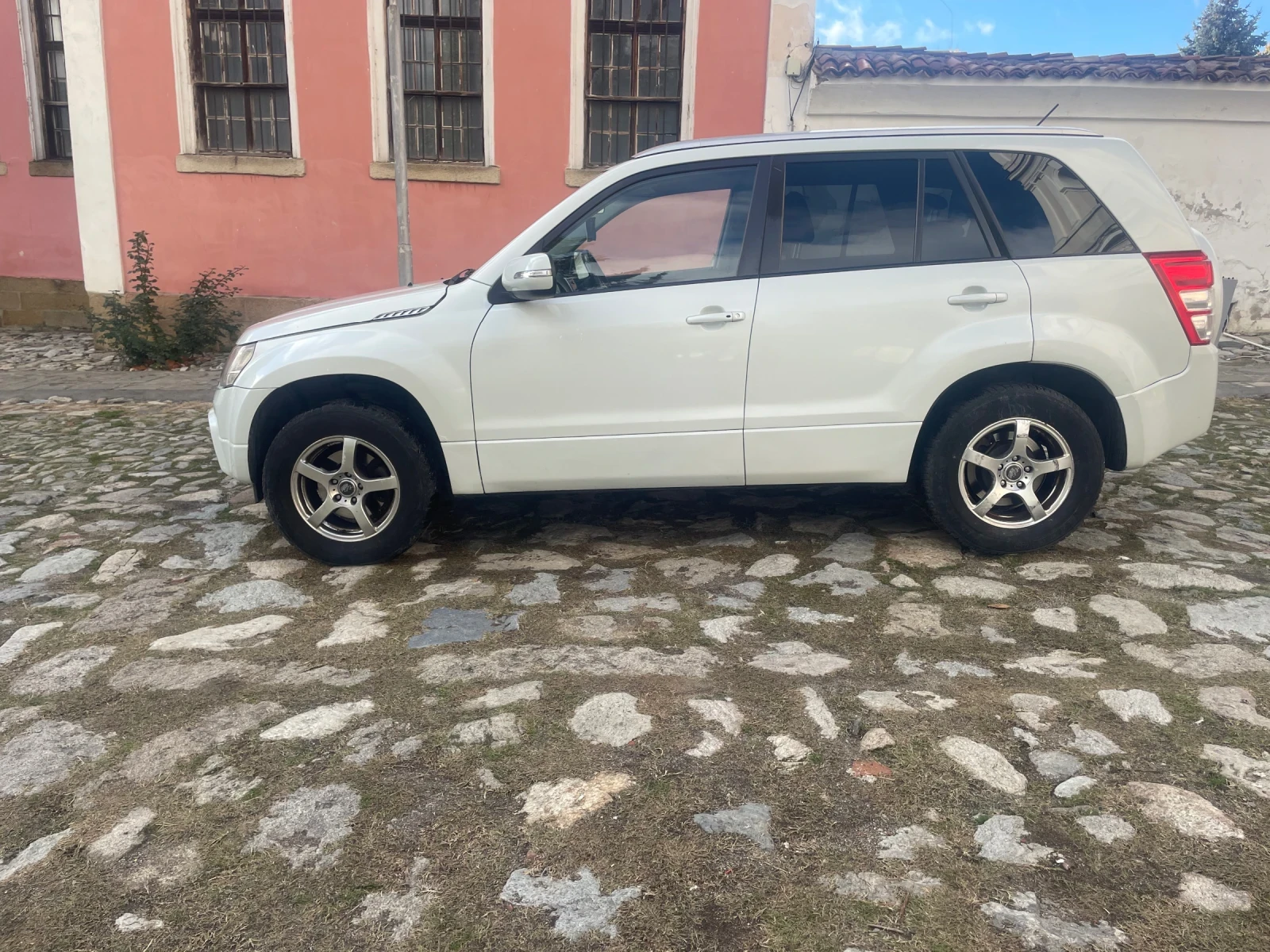 Suzuki Grand vitara 2.4i 4x4 АВТОМАТИК ГАЗ EURO 5B FEISLIFT | Mobile.bg — изображение 2