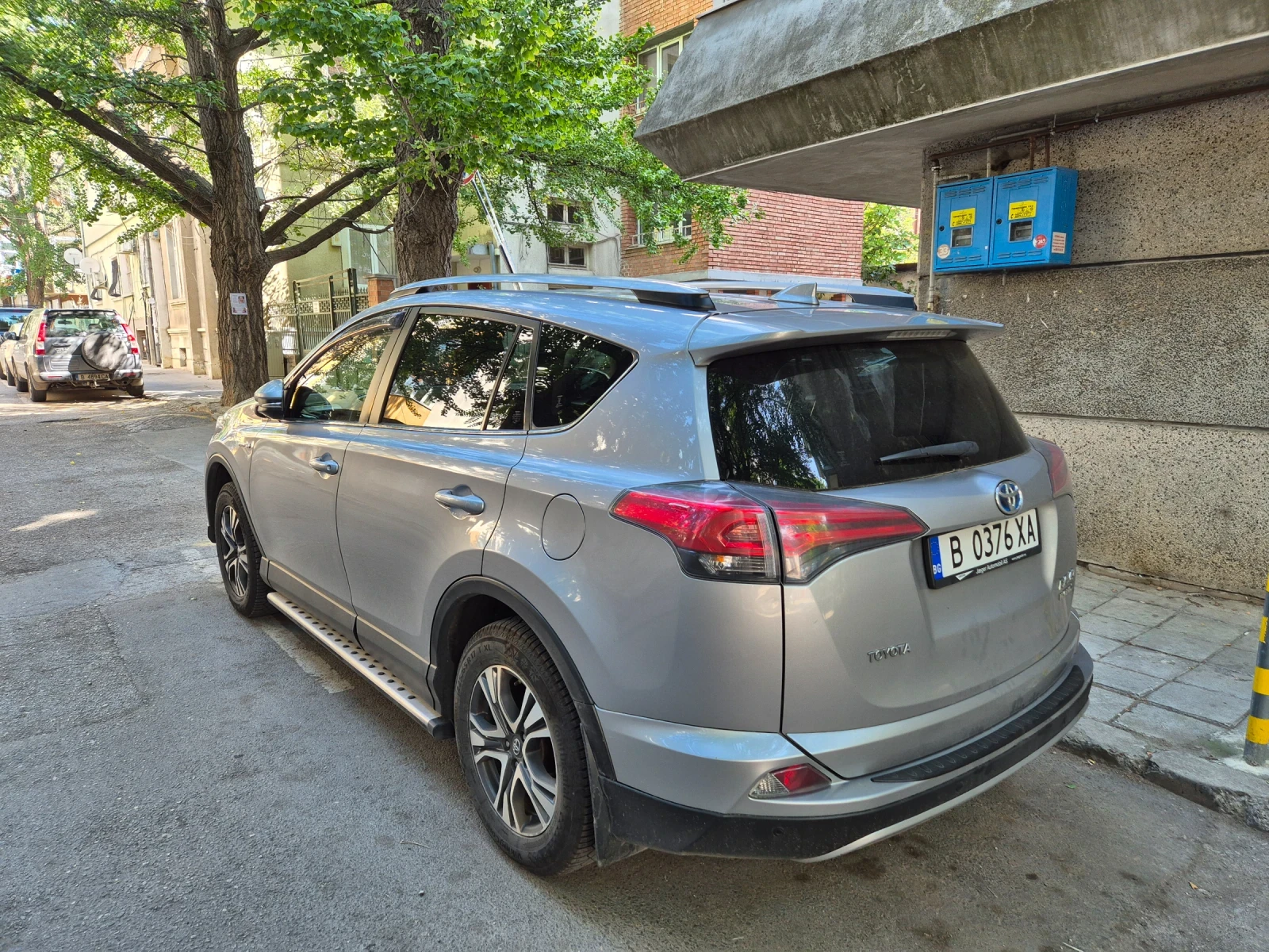 Toyota Rav4 4x4 hybrid  - изображение 4