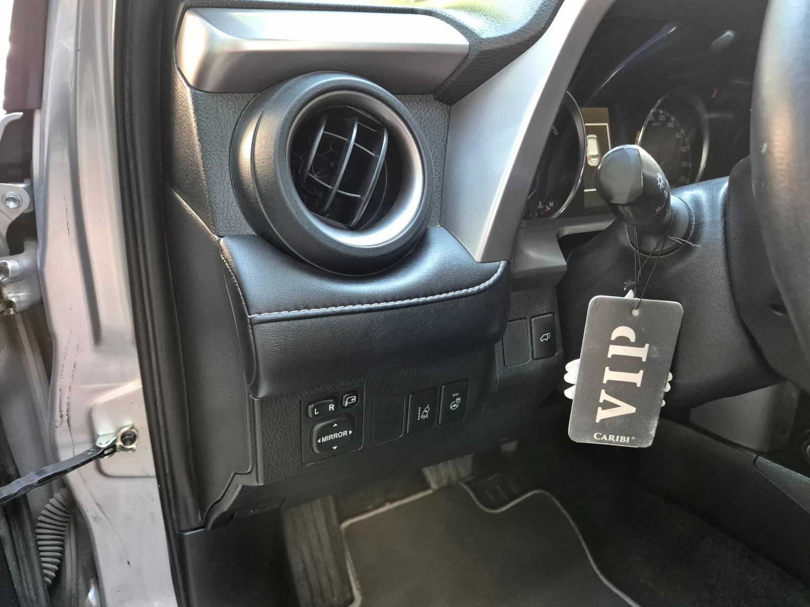 Toyota Rav4 4x4 hybrid  - изображение 8