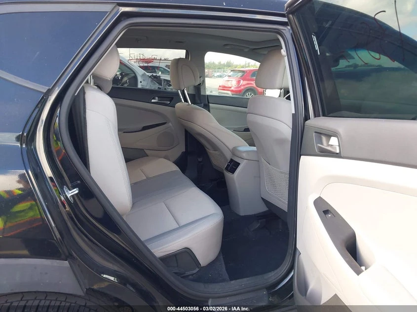 Hyundai Tucson 1.6l Value, снимка 8 - Автомобили и джипове - 54306846