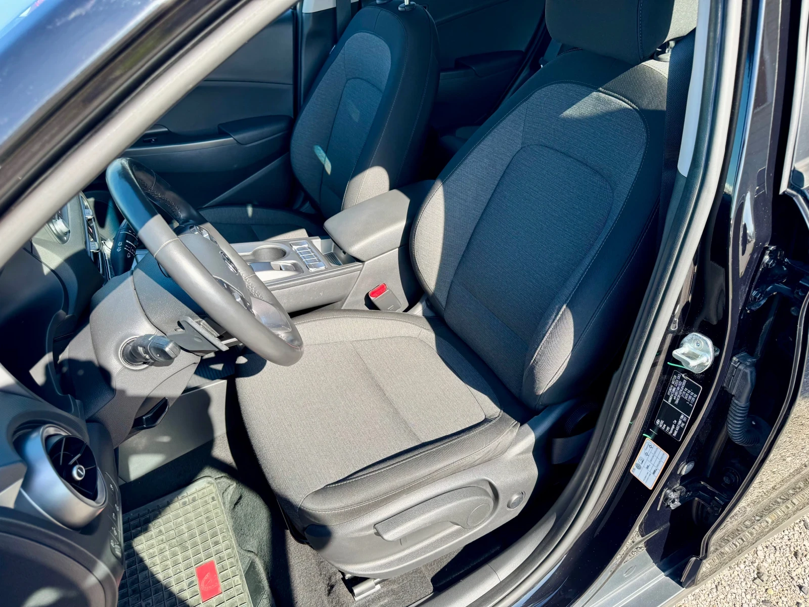 Hyundai Kona Electric 64KWh 100%SOH Facelift Keyless, снимка 8 - Автомобили и джипове - 54312497