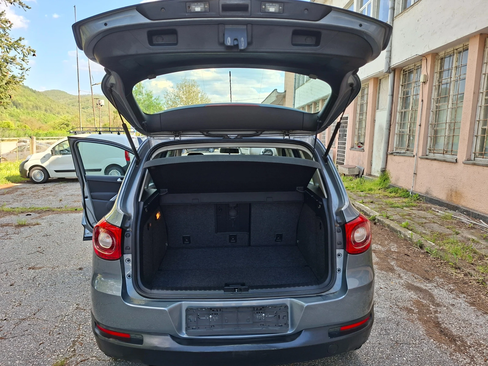 VW Tiguan 1, 4TSI* 4X4* PANORAMA, снимка 11 - Автомобили и джипове - 54429908