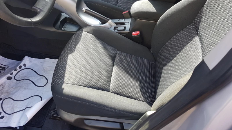 Toyota Auris 1.6i, снимка 10 - Автомобили и джипове - 52826346