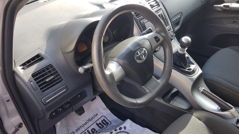 Toyota Auris 1.6i, снимка 14 - Автомобили и джипове - 52826346