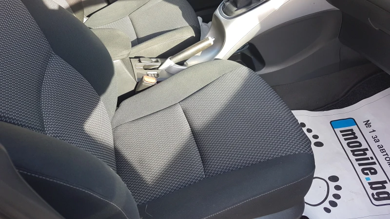 Toyota Auris 1.6i, снимка 13 - Автомобили и джипове - 52826346