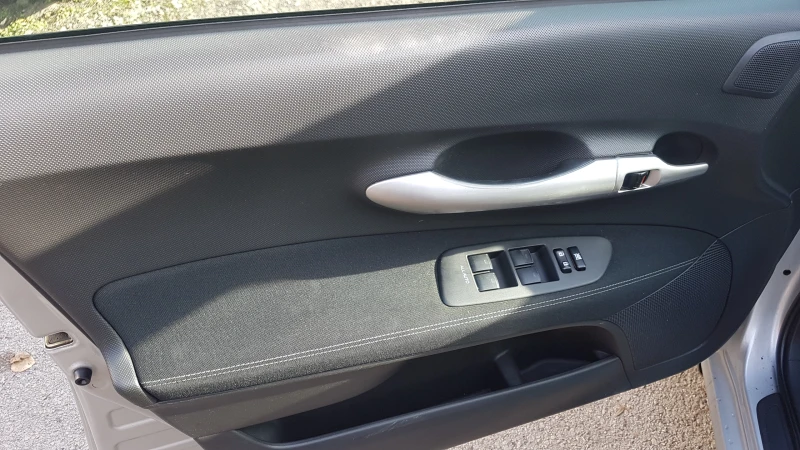 Toyota Auris 1.6i, снимка 11 - Автомобили и джипове - 52826346