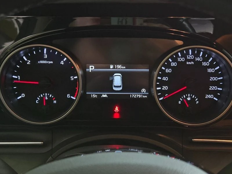 Kia Carnival 9-Seater Prestige| 200к.с.| ВКЛ.ТЕХНОТЕСТ, снимка 10 - Автомобили и джипове - 55098940