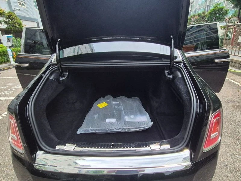 Rolls-Royce Phantom КРАЙНА ЦЕНА: 574086 EUR, снимка 14 - Автомобили и джипове - 55966860