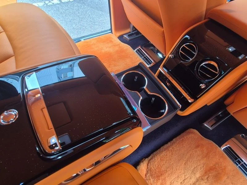 Rolls-Royce Phantom КРАЙНА ЦЕНА: 574086 EUR, снимка 15 - Автомобили и джипове - 55966860