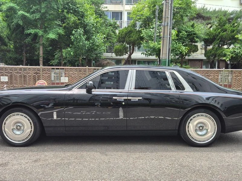 Rolls-Royce Phantom КРАЙНА ЦЕНА: 574086 EUR, снимка 12 - Автомобили и джипове - 55966860