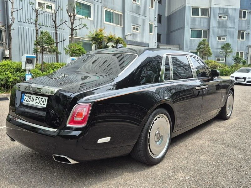 Rolls-Royce Phantom КРАЙНА ЦЕНА: 574086 EUR, снимка 2 - Автомобили и джипове - 55966860