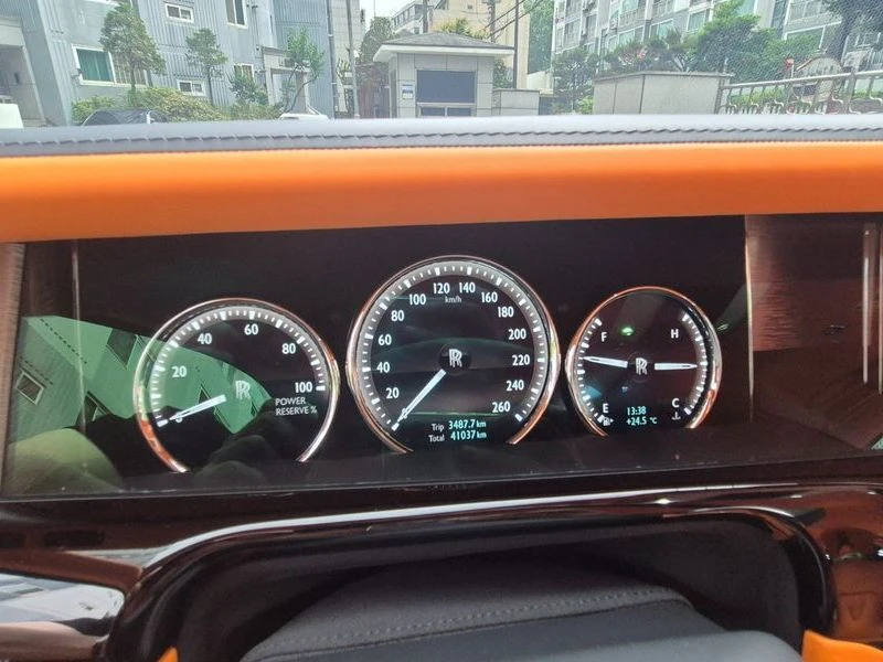 Rolls-Royce Phantom КРАЙНА ЦЕНА: 574086 EUR, снимка 8 - Автомобили и джипове - 55966860