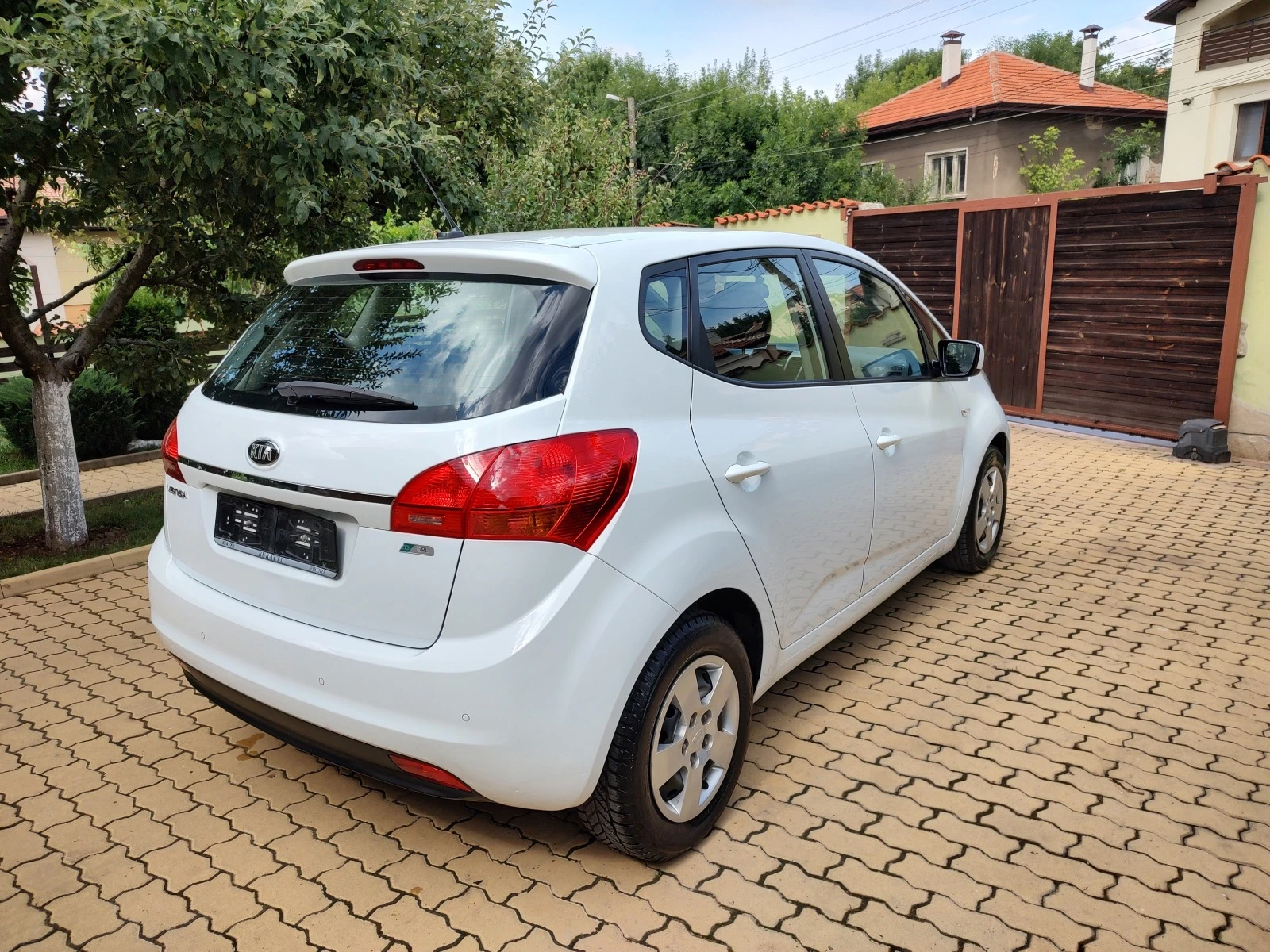 Kia Venga 1.4-ГАЗ - изображение 4