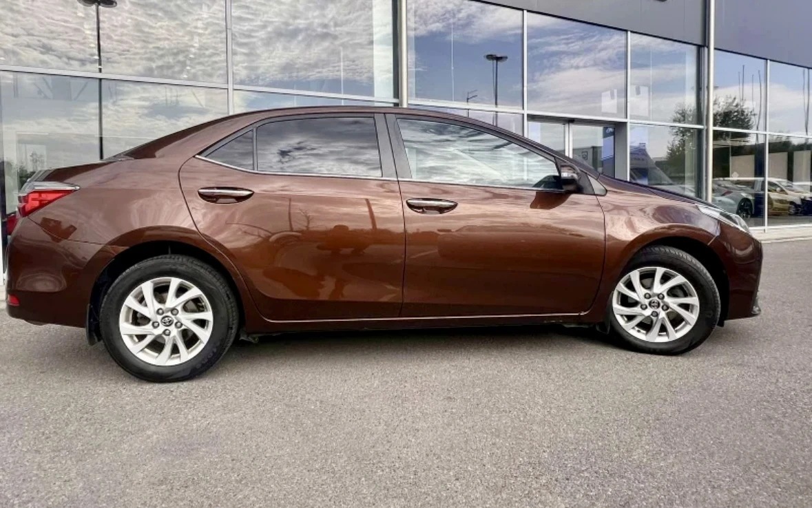 Toyota Corolla 1.6i Luna Facelift 151 000 km - изображение 2