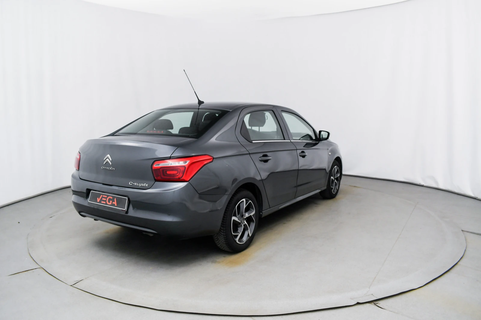 Citroen C-Elysee 1.6 HDI E6  - изображение 4