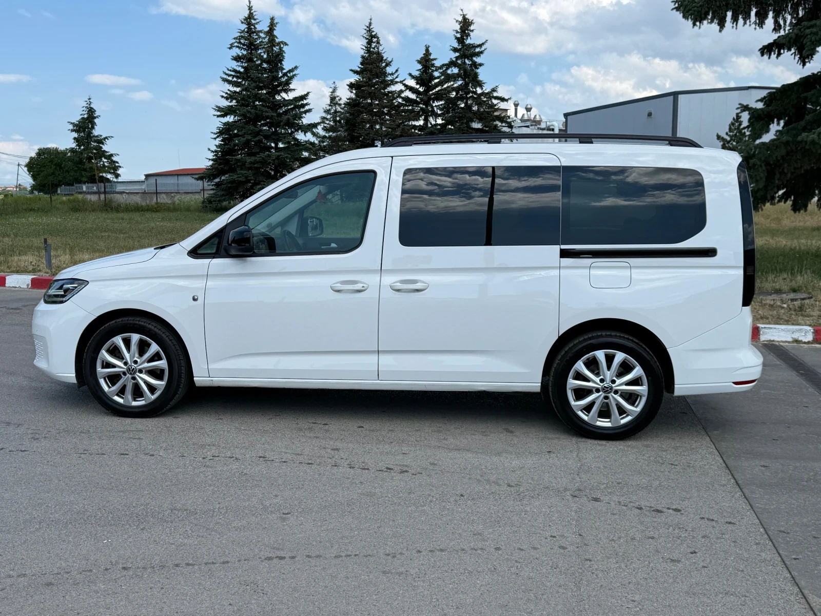 VW Caddy 2.0TDI, снимка 8 - Автомобили и джипове - 52236269