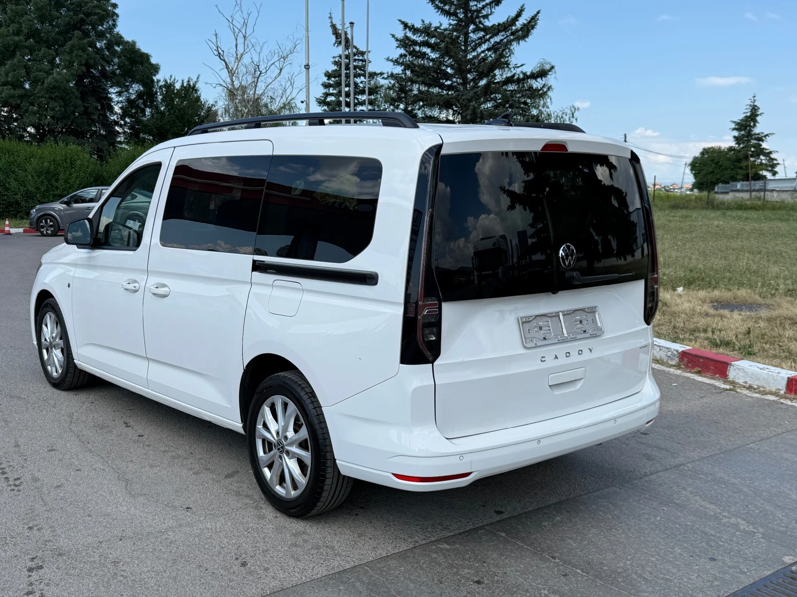 VW Caddy 2.0TDI, снимка 7 - Автомобили и джипове - 52236269