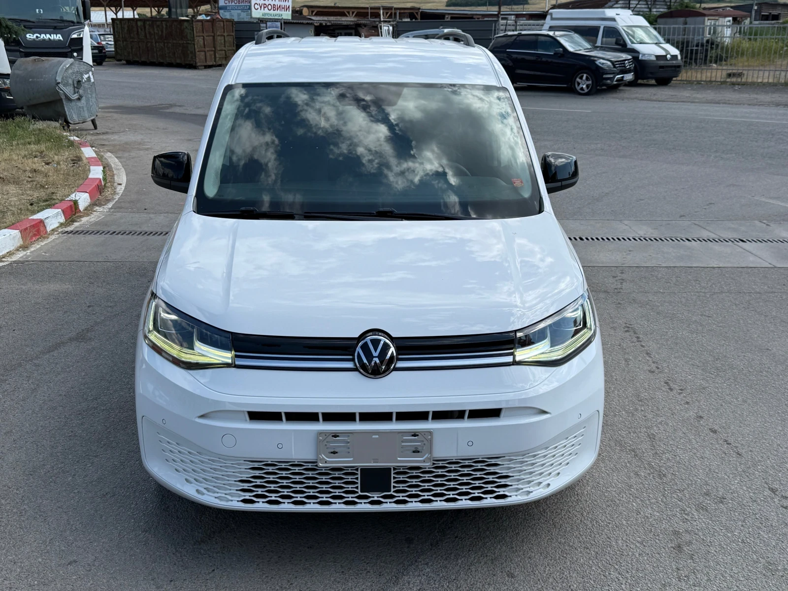 VW Caddy 2.0TDI, снимка 2 - Автомобили и джипове - 52236269