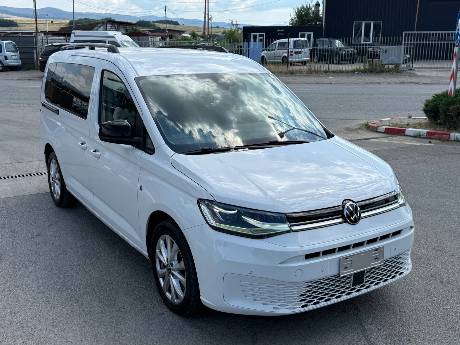 VW Caddy 2.0TDI, снимка 3 - Автомобили и джипове - 52236269