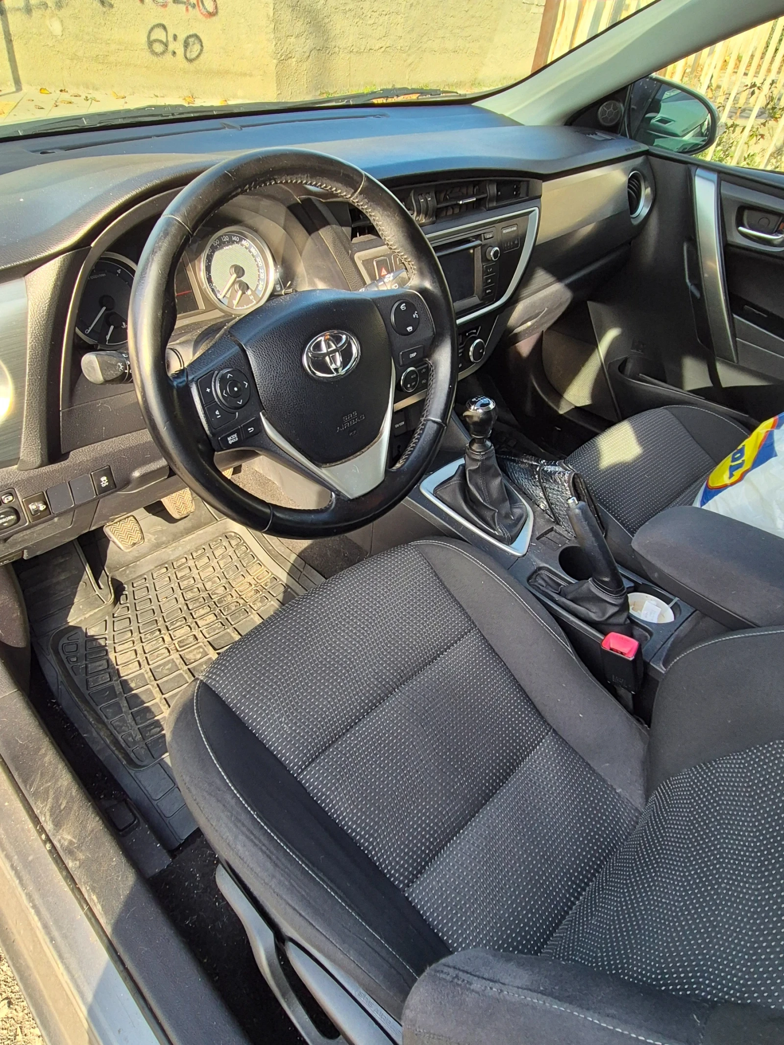 Toyota Auris  - изображение 4