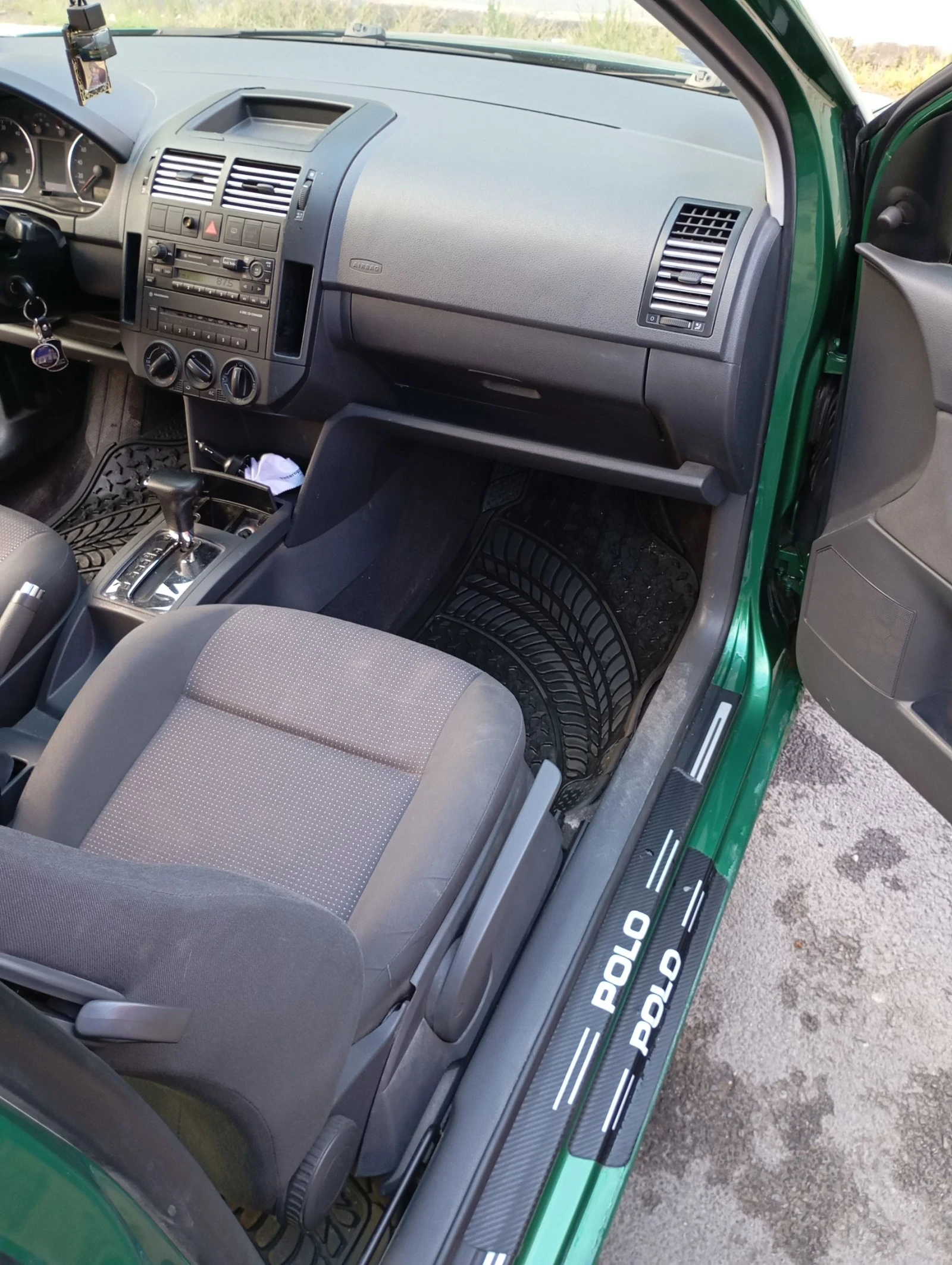 VW Polo 1.4, снимка 8 - Автомобили и джипове - 54239132