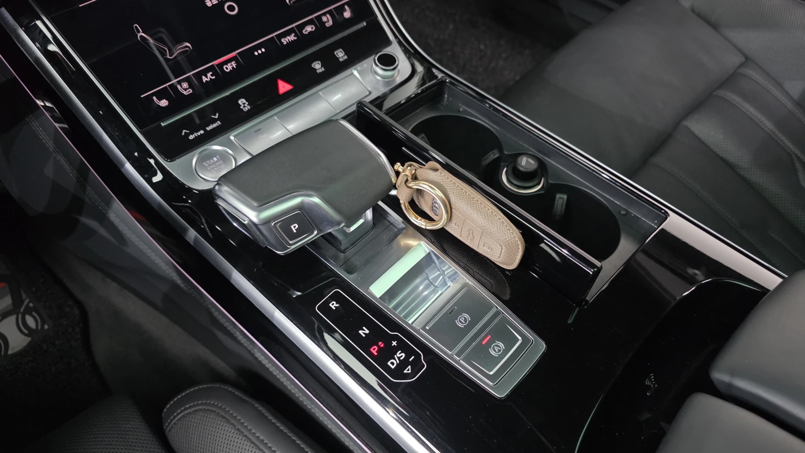 Audi A8 LONG* DISTRONIK* TV* B&O* ОБДУХ* КРАЙНА ЦЕНА, снимка 9 - Автомобили и джипове - 54526521