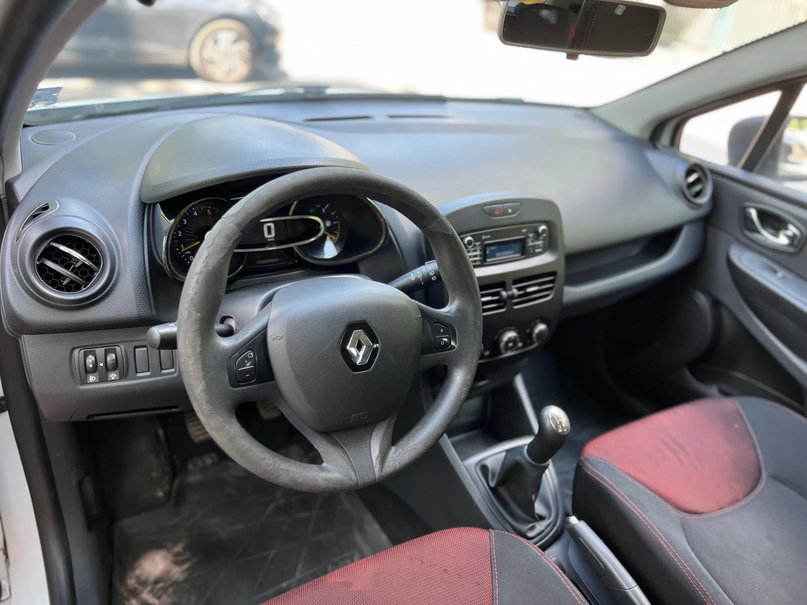 Renault Clio, снимка 10 - Автомобили и джипове - 54989288