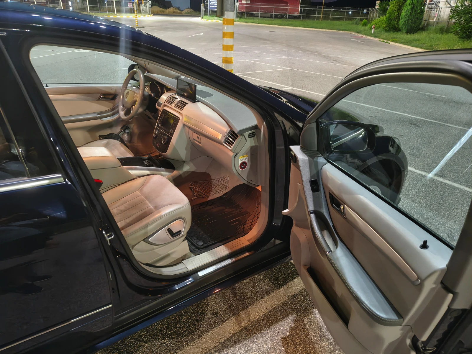 Mercedes-Benz R 320 CDI 4MATIC, снимка 12 - Автомобили и джипове - 55194027