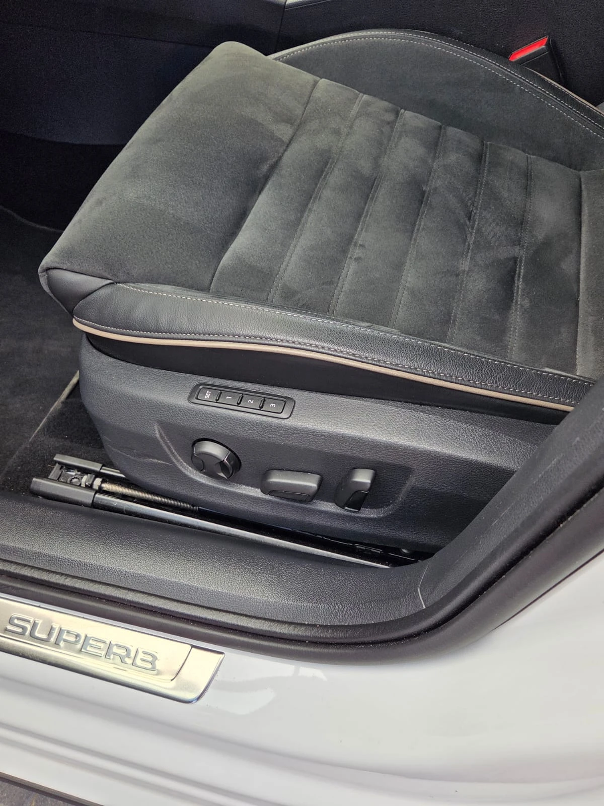 Skoda Superb Scout 4X4 280 к.с., снимка 13 - Автомобили и джипове - 55431490