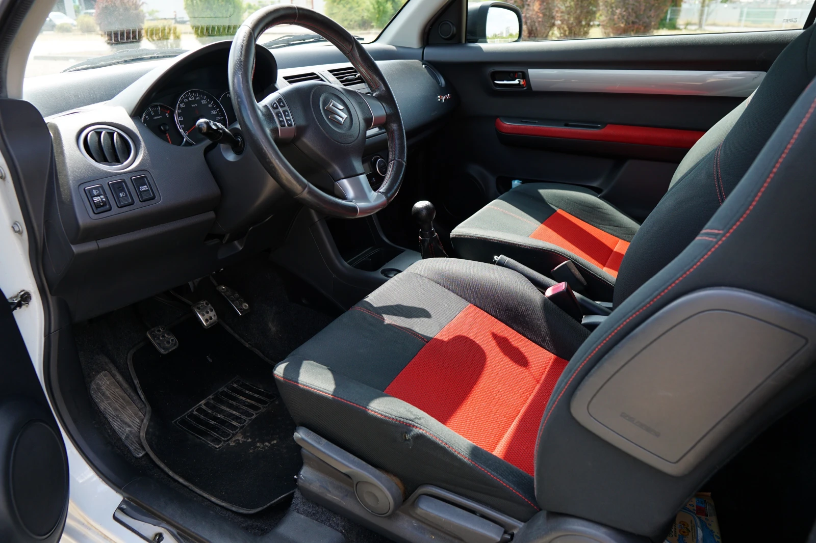 Suzuki Swift 1.6 Sport, снимка 10 - Автомобили и джипове - 56343694