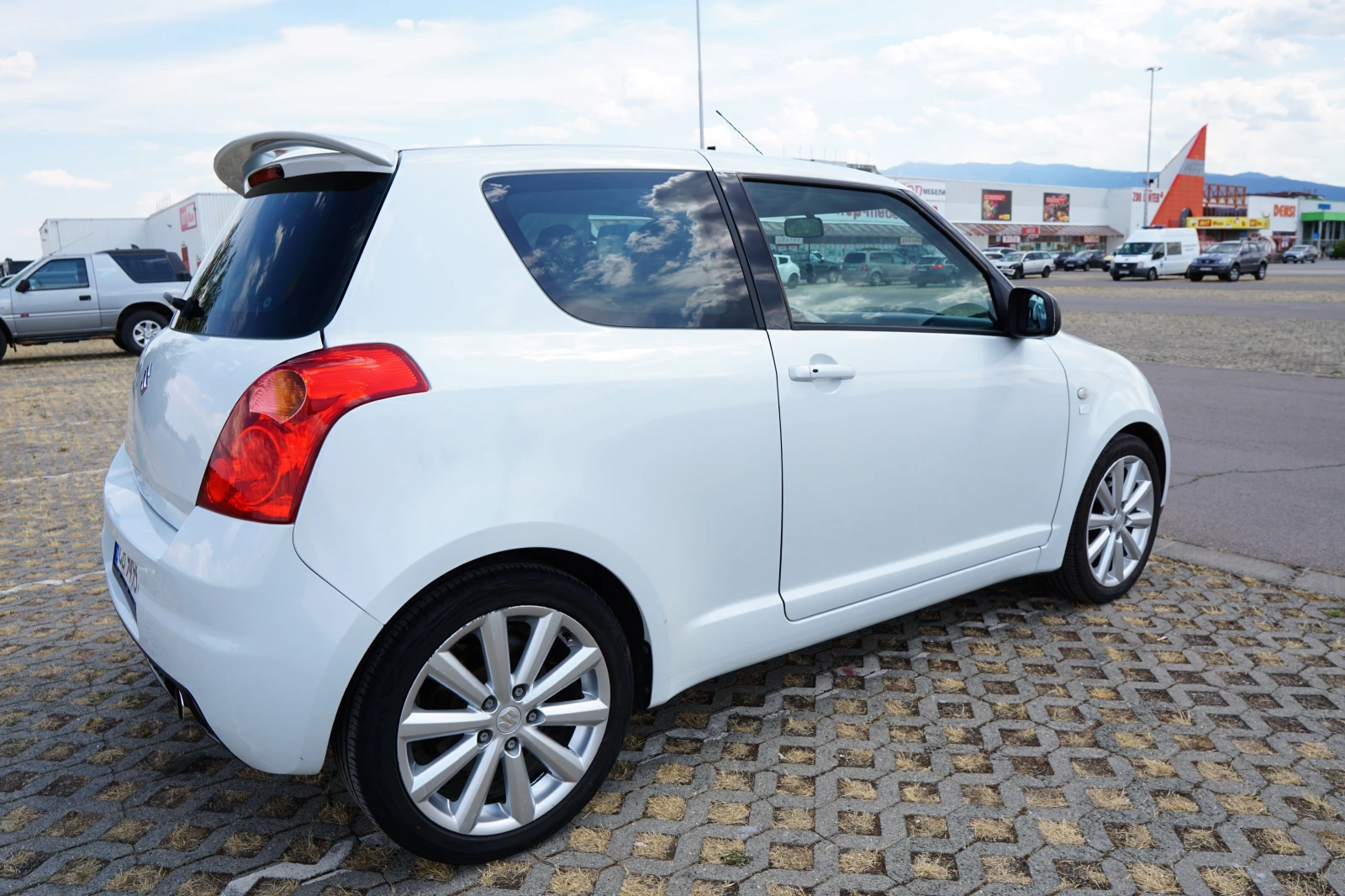 Suzuki Swift 1.6 Sport, снимка 3 - Автомобили и джипове - 56343694