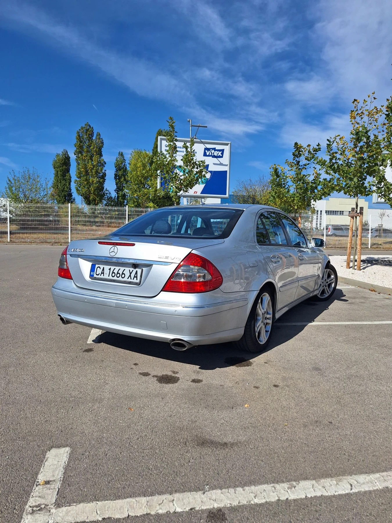 Mercedes-Benz E 320, снимка 3 - Автомобили и джипове - 56575879