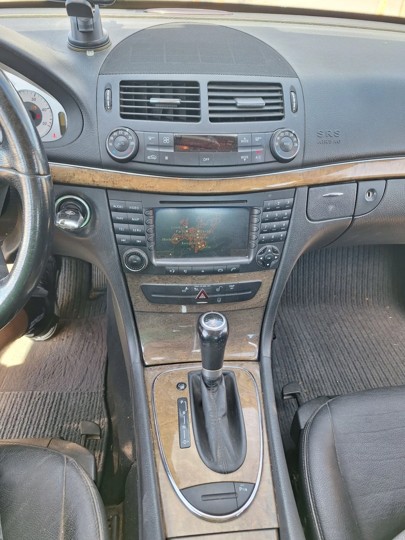 Mercedes-Benz E 320, снимка 11 - Автомобили и джипове - 56575879