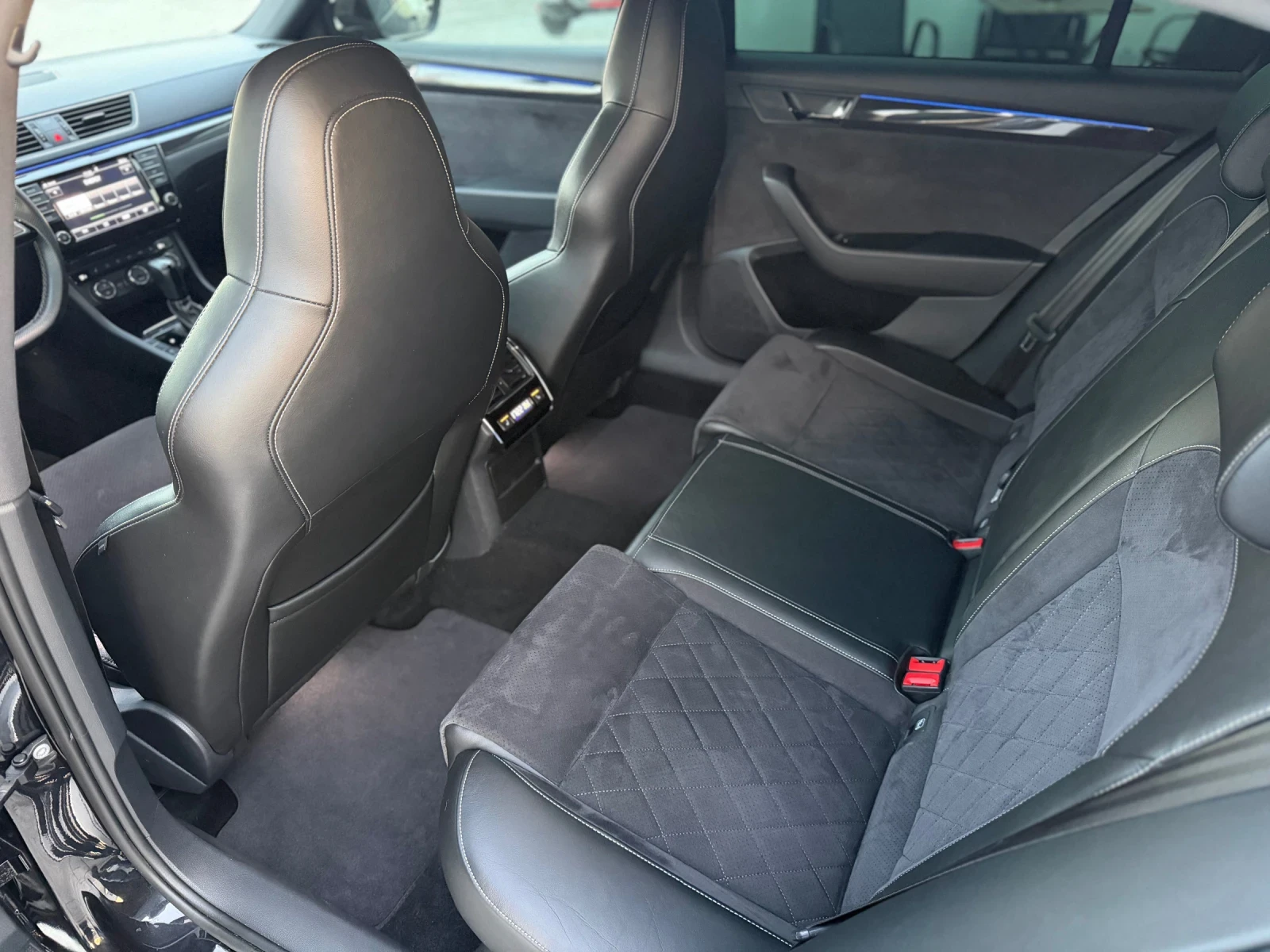 Skoda Superb SPORTLINE, снимка 16 - Автомобили и джипове - 56587028