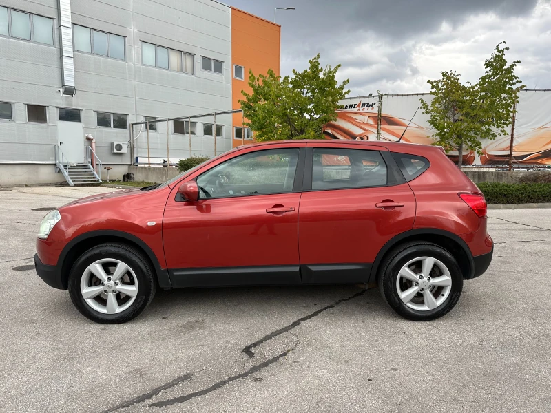 Nissan Qashqai 2.0i 4x4 Автоматик, снимка 2 - Автомобили и джипове - 47294043