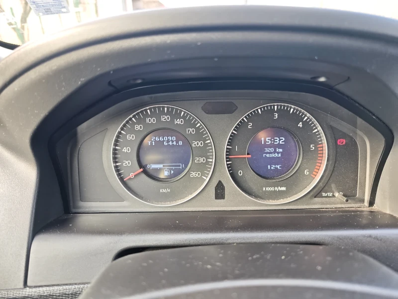Volvo XC60 2.4D, снимка 9 - Автомобили и джипове - 53476661