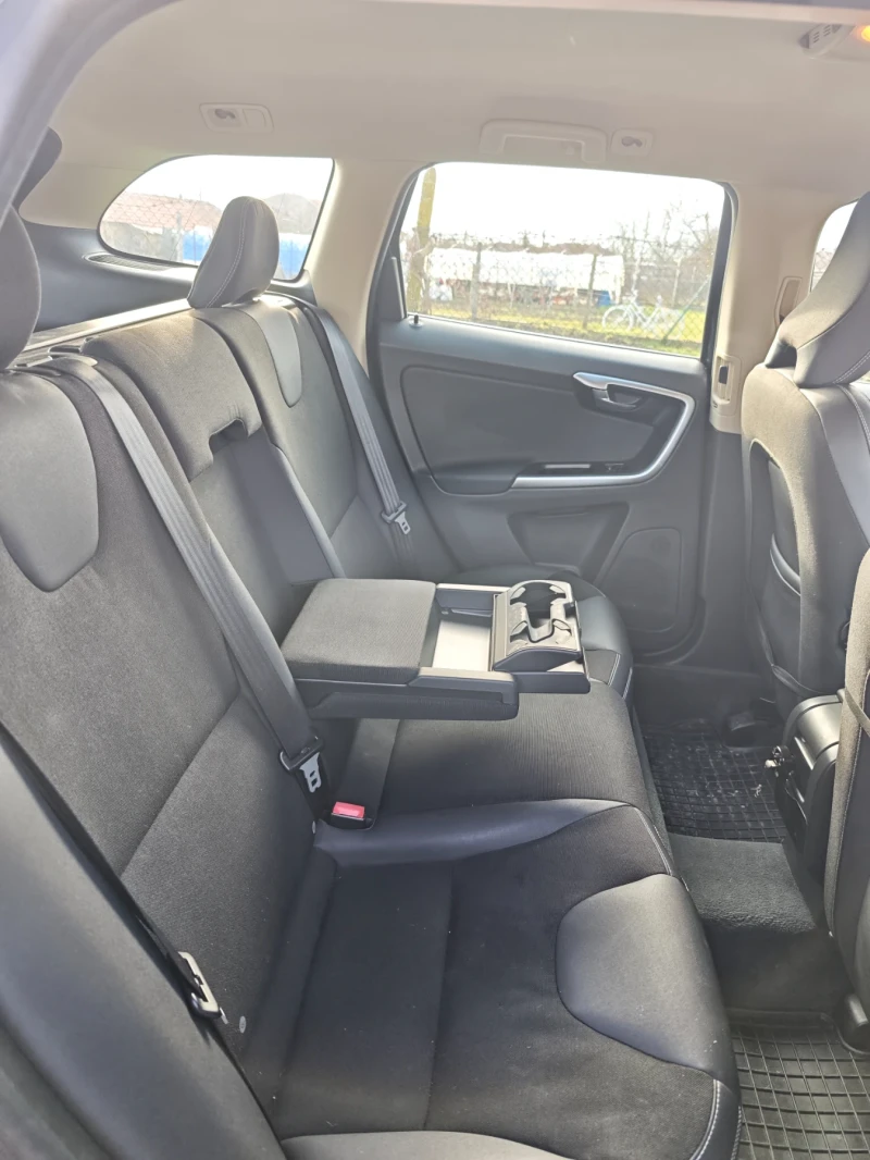 Volvo XC60 2.4D, снимка 11 - Автомобили и джипове - 53476661