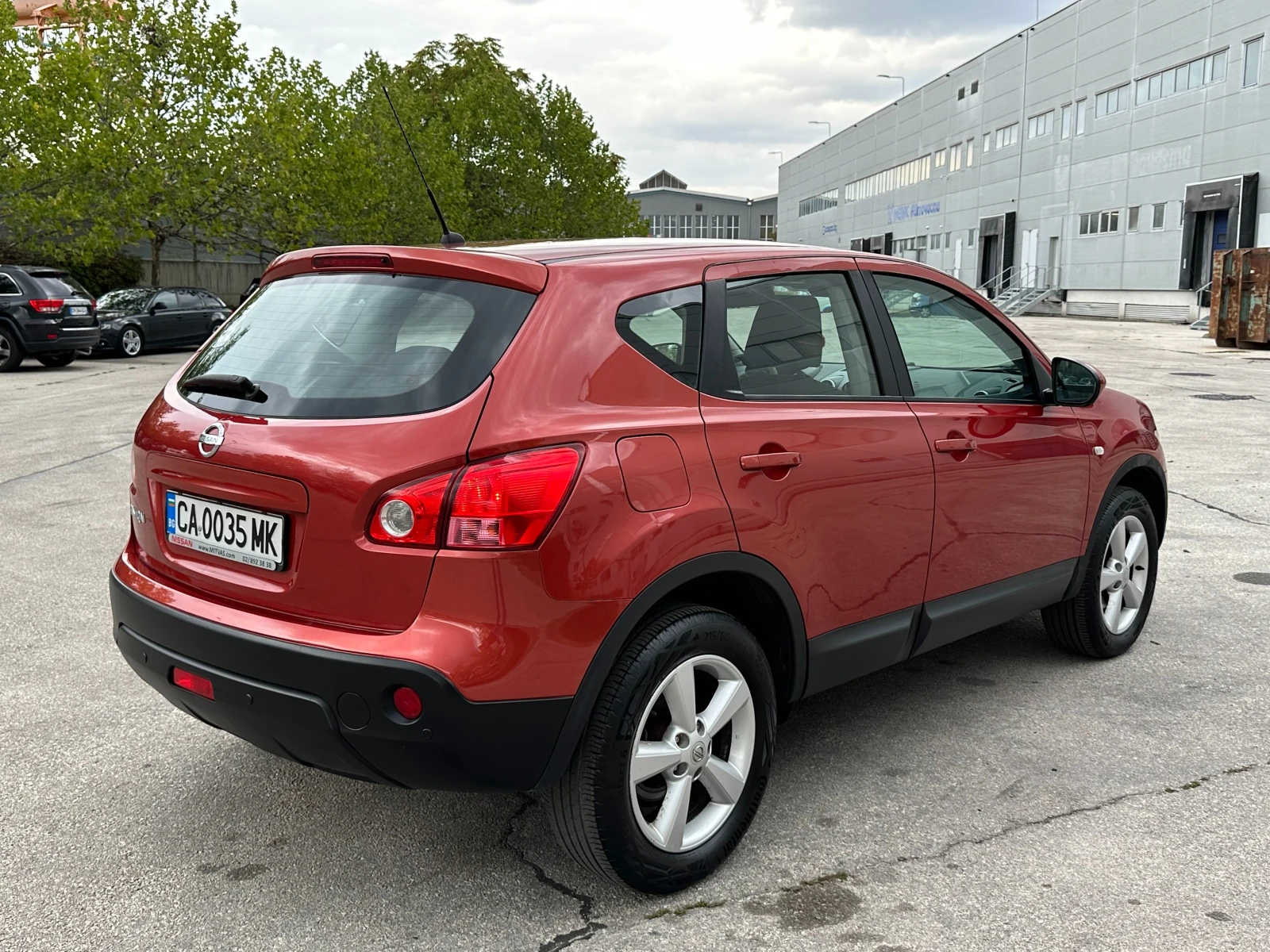 Nissan Qashqai 2.0i 4x4 Автоматик - изображение 4