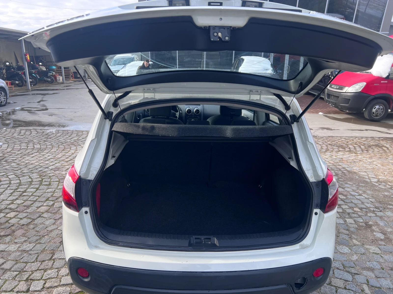 Nissan Qashqai 1.6 i Facelift  | Mobile.bg   13