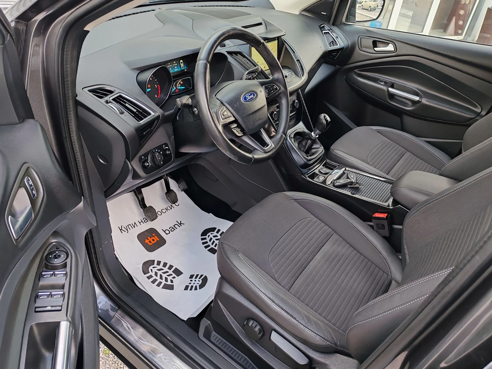 Ford Kuga 1.5d Euro6b Navi, снимка 8 - Автомобили и джипове - 53963746