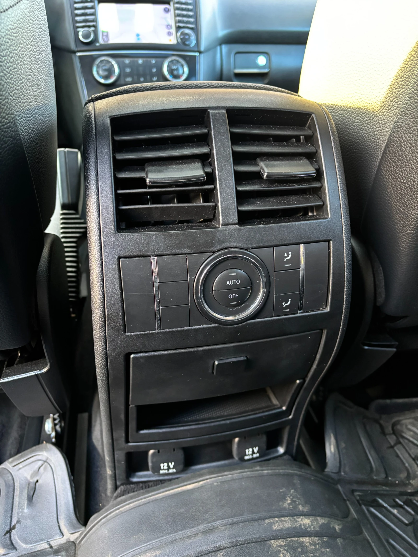 Mercedes-Benz ML 320 Mercedes-Benz ML 320 ОБСЛУЖЕН - Android Auto CarPl, снимка 15 - Автомобили и джипове - 54321758