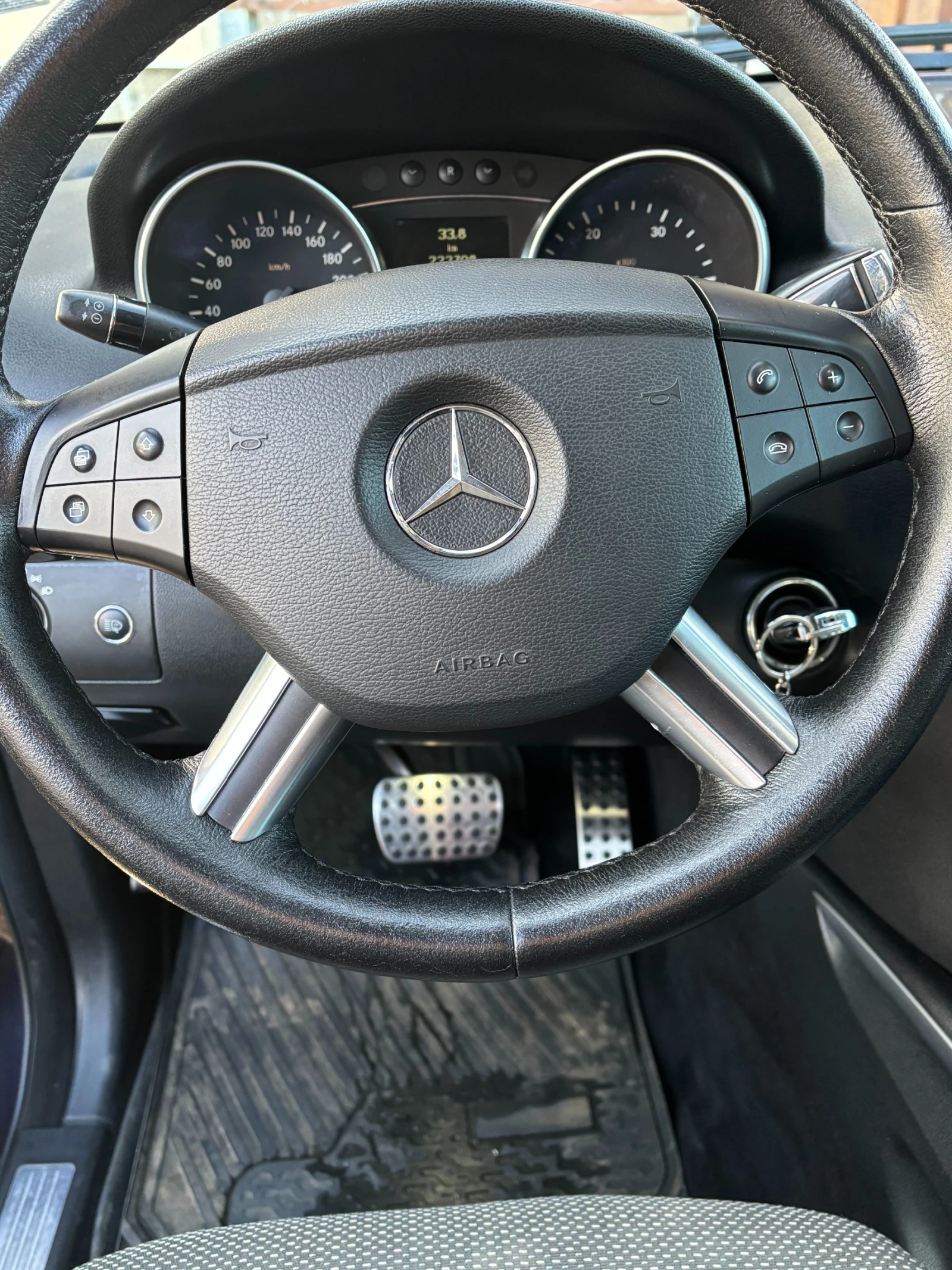 Mercedes-Benz ML 320 Mercedes-Benz ML 320 ОБСЛУЖЕН - Android Auto CarPl, снимка 7 - Автомобили и джипове - 54321758